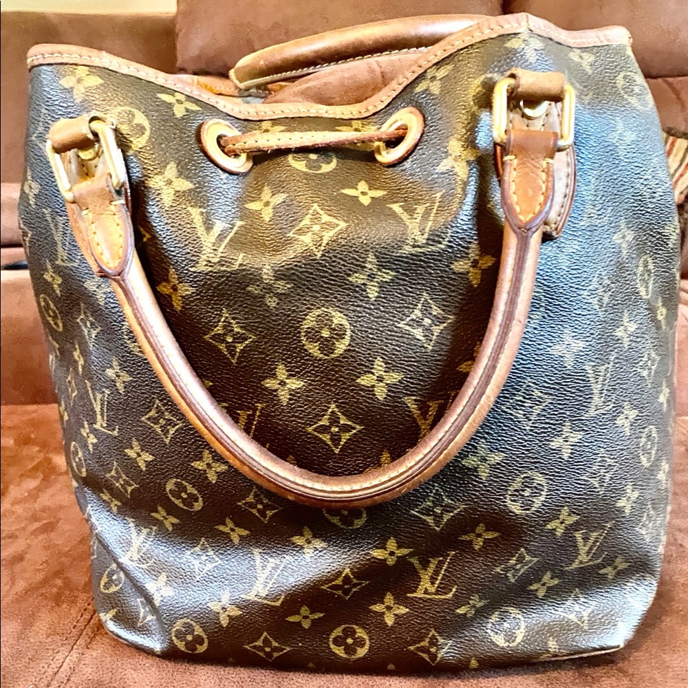 Louis Vuitton Purse - Picture 5 of 5